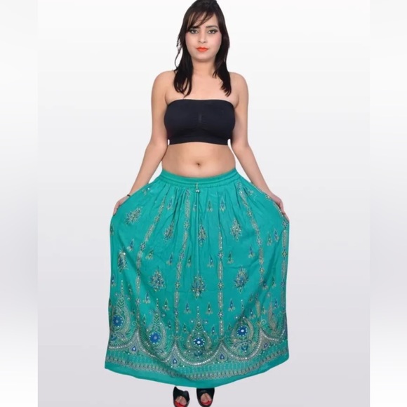 NWOT-ROYAL PAISLEY WOMEN'S GREEN & BLUE EMBROIDERED SKIRT-M - Picture 1 of 12